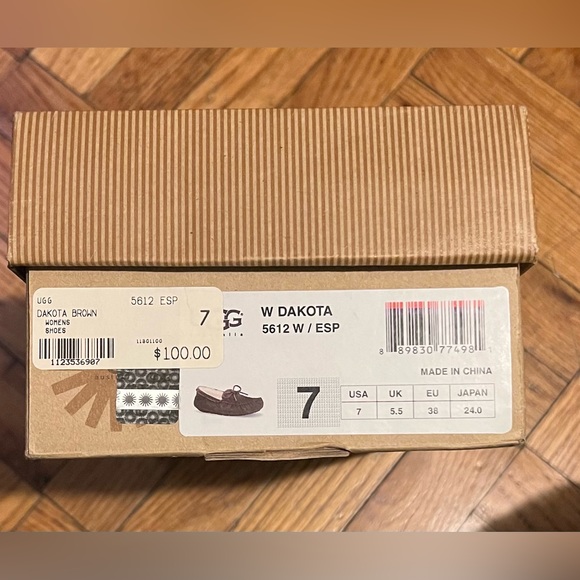 UGG moccasin shoes - Picture 5 of 6